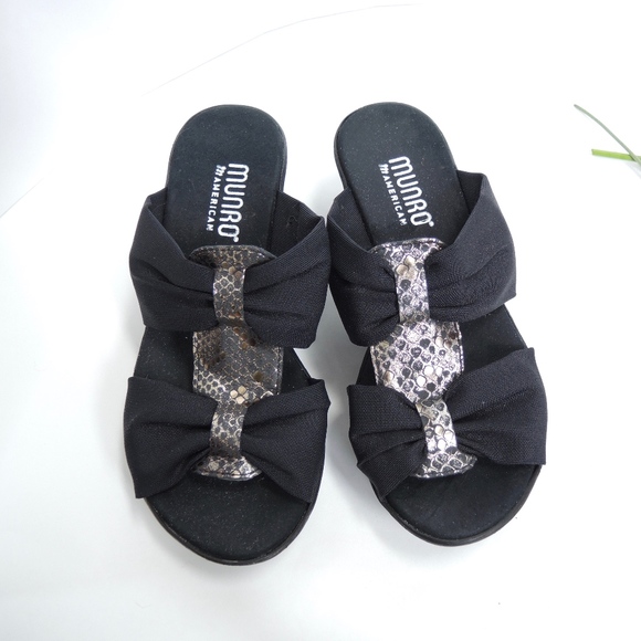 Munro black wedge slide in size 5W.  Gold metallic - Picture 1 of 8